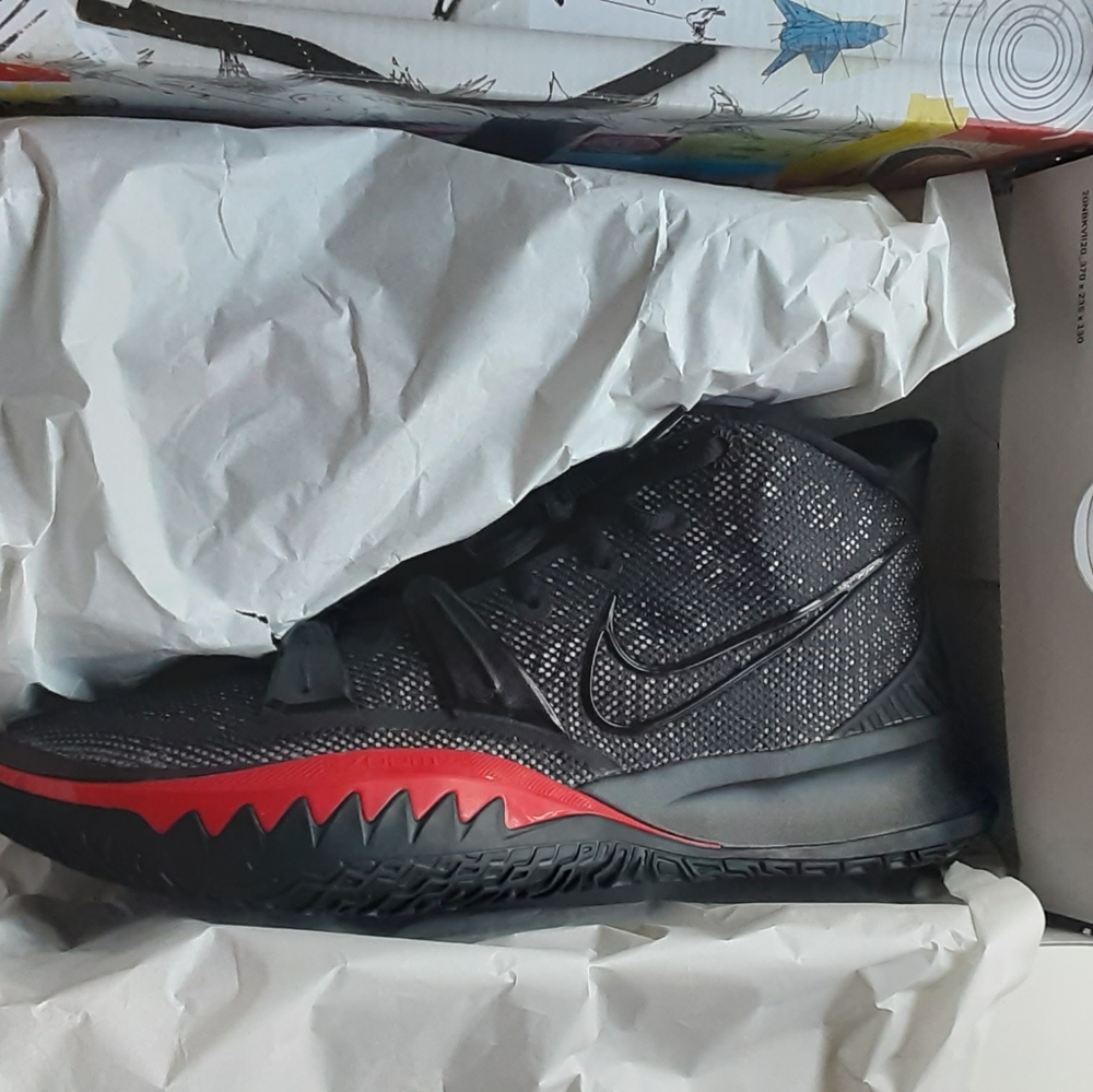 Nike Kyrie 7
